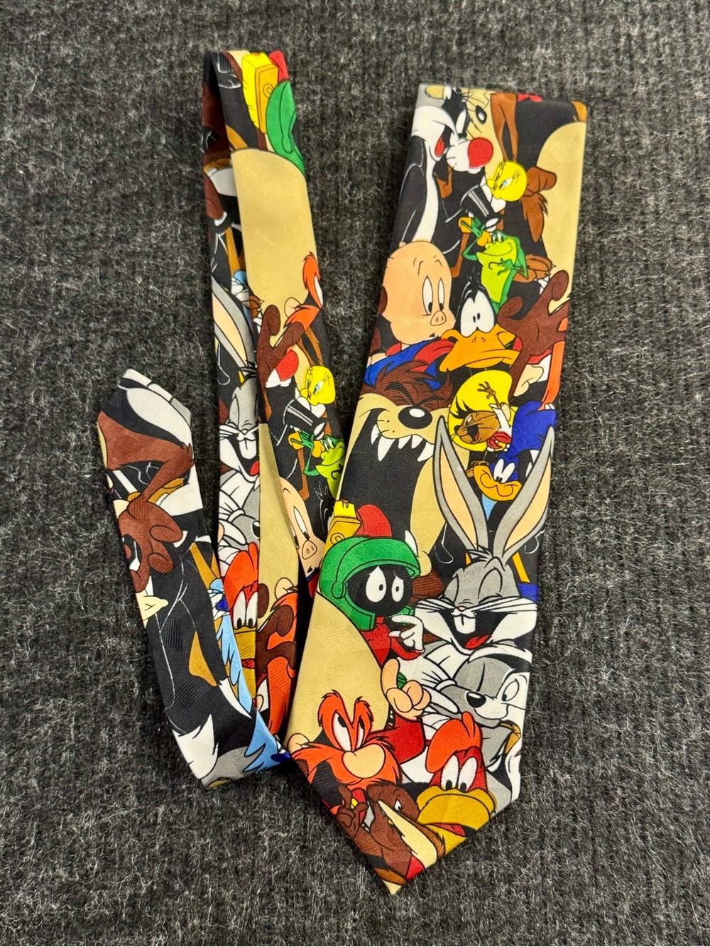 Vintage 1996 Looney Tunes Mania Character Collage Necktie
